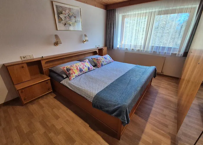 豪斯卡拉门塔尔酒店 *